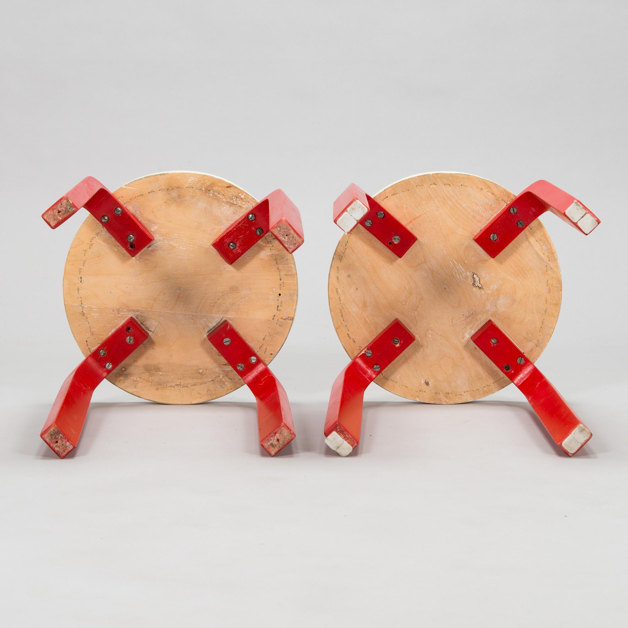 Alvar Aalto, pallar, 2 st "60",  O.Y. Huonekalu-ja Rakennustyötehdas A.B 1900-talets mitt.