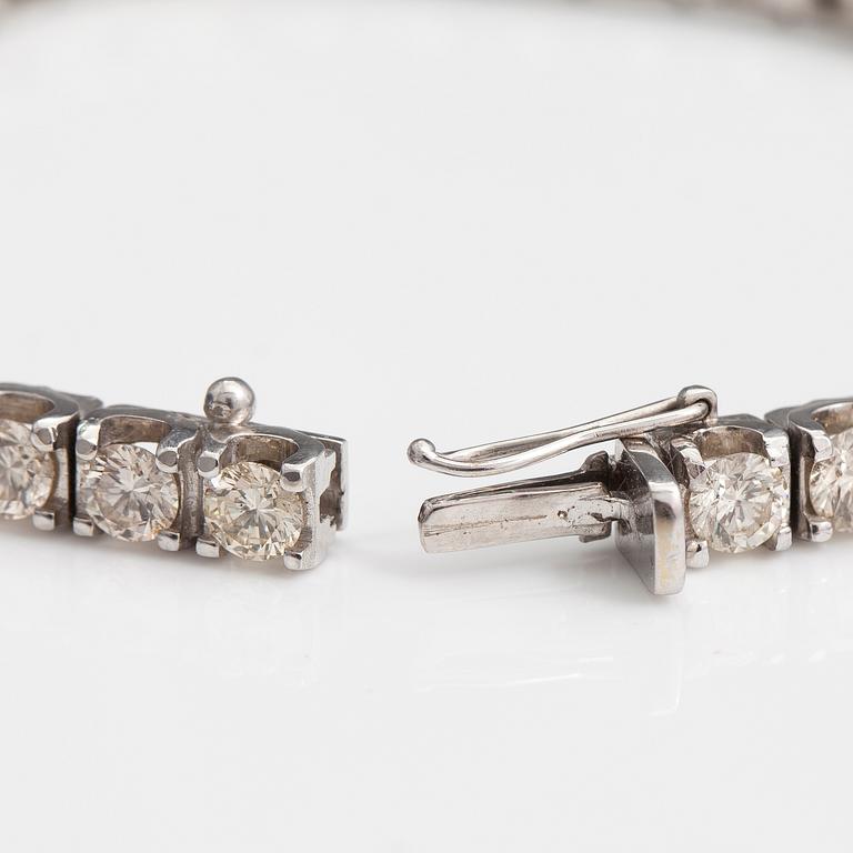 ARMBAND, 18K vitguld, briljantslipade diamanter ca 11.34 ct tot.