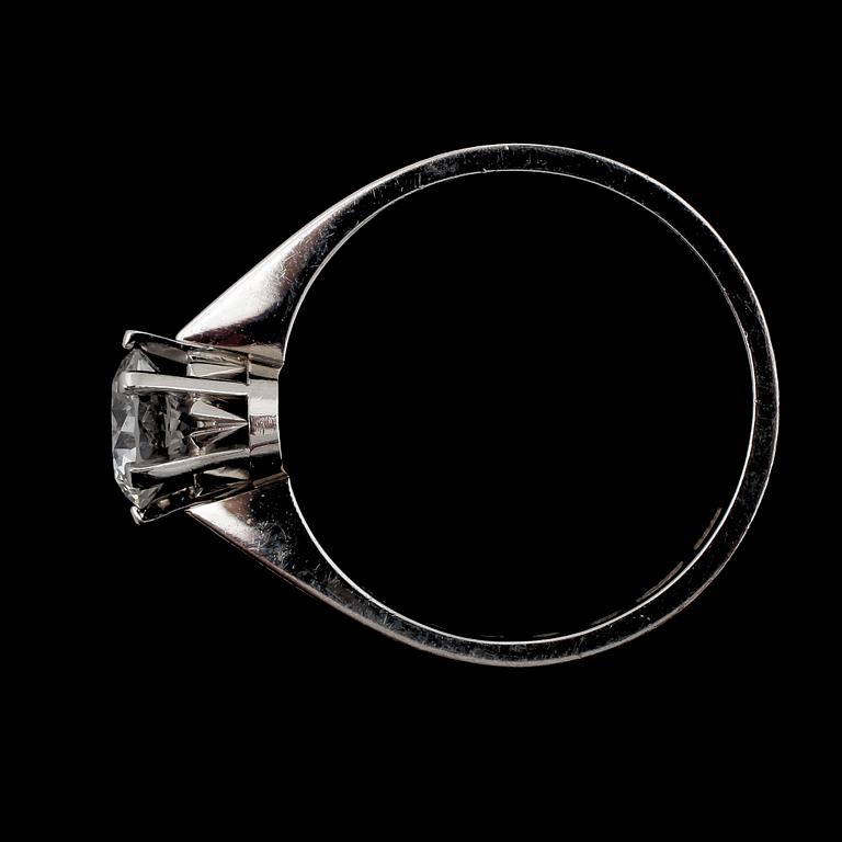 RING, 18k vitguld med briljantslipad diamant ca0,80ct enl grav. 1976. Tot.vikt 4,3g.