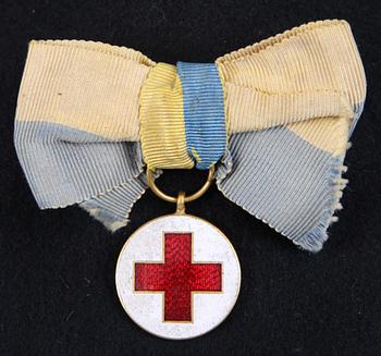 MEDALJER, 4 st delvis silver, bl. a. Pro Dania och Röda Korsets silvermedalj.