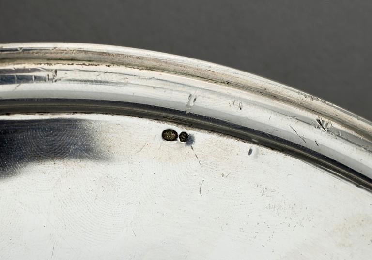 FAT, silver, rokokostil, 1900-talets första hälft. Svenska importstämplar. Vikt ca 1150 gram.