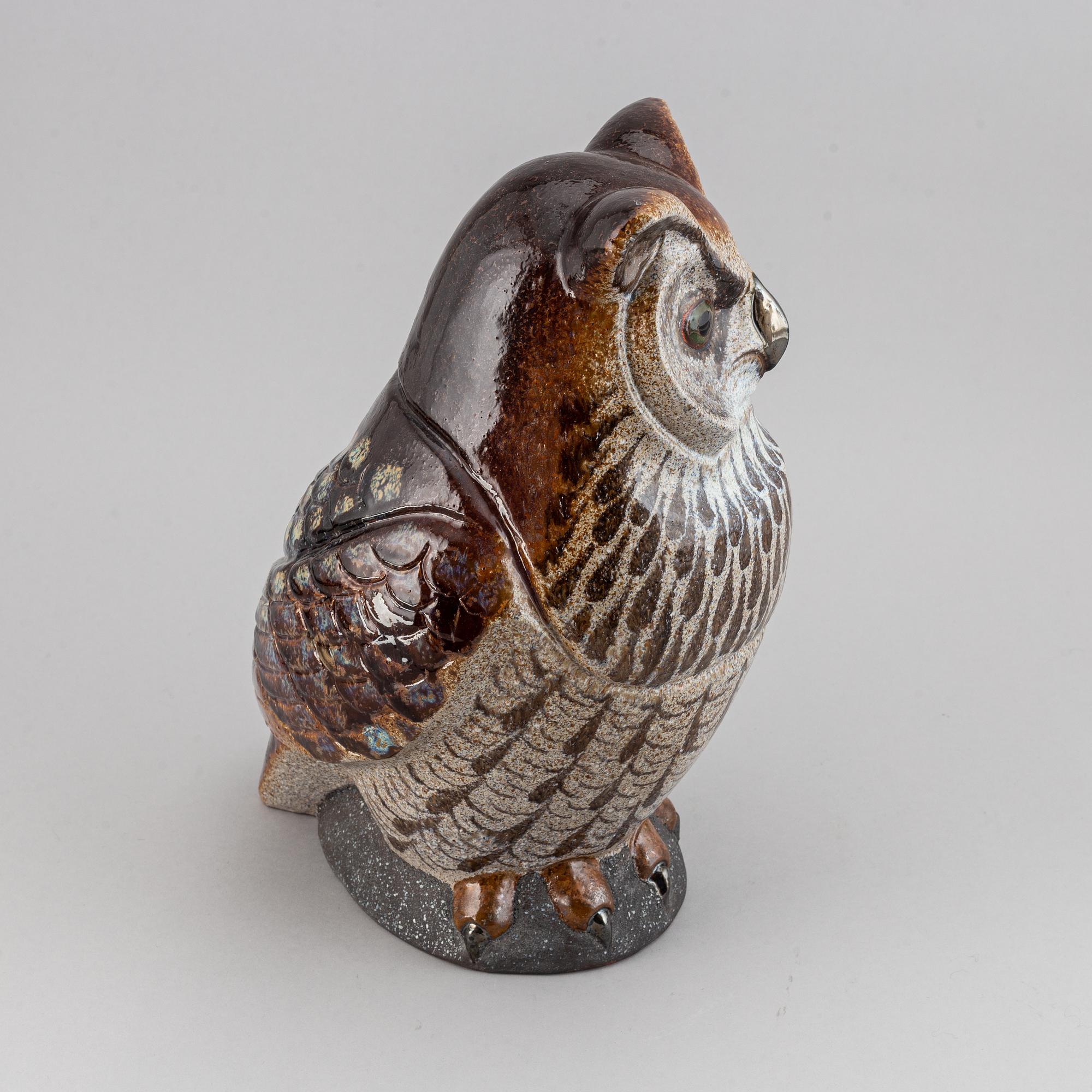 Thomas Hellström, a ceramic sculpture of an owl, for Nittsjö.