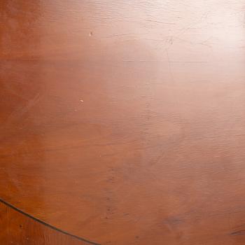 Dining table, English, in the style of George III, second half of the 19th century.