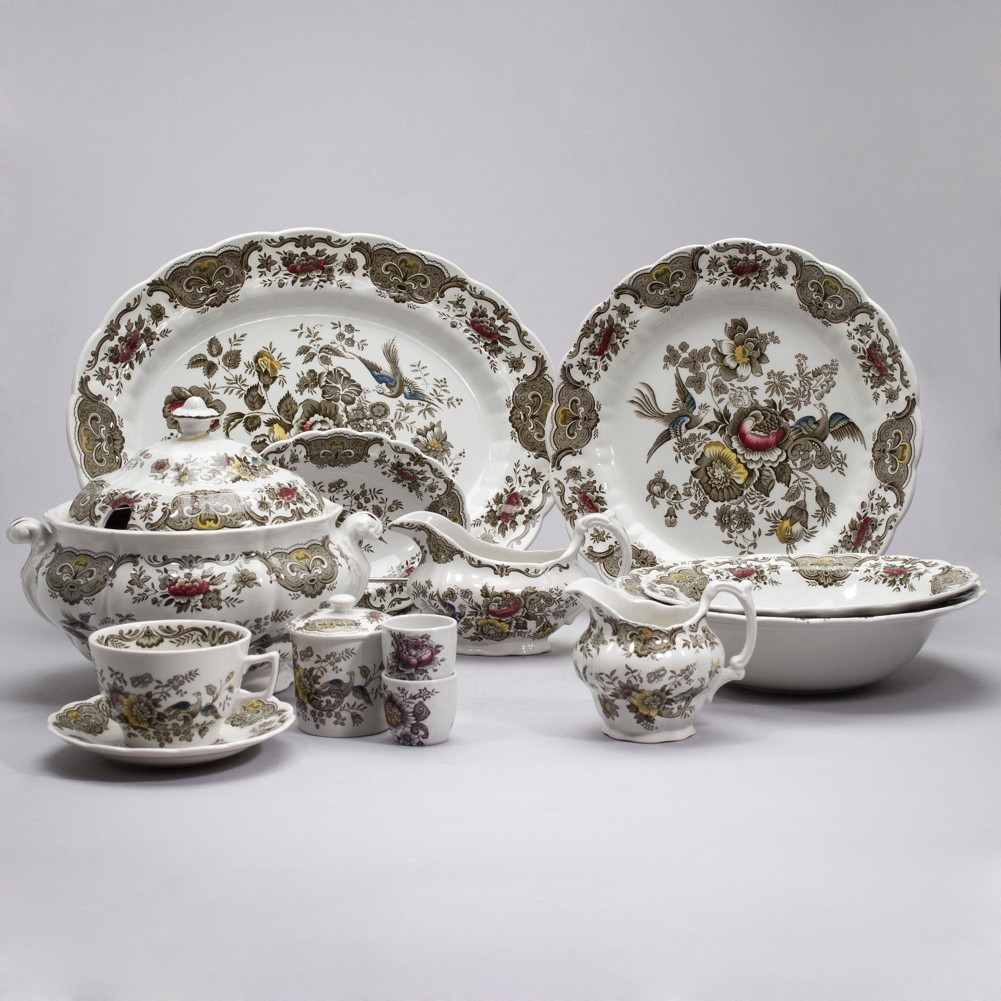 MATSERVIS, 110 delar, porslin, "Windsor", Ridgway, England, 1960- och 1980-tal.