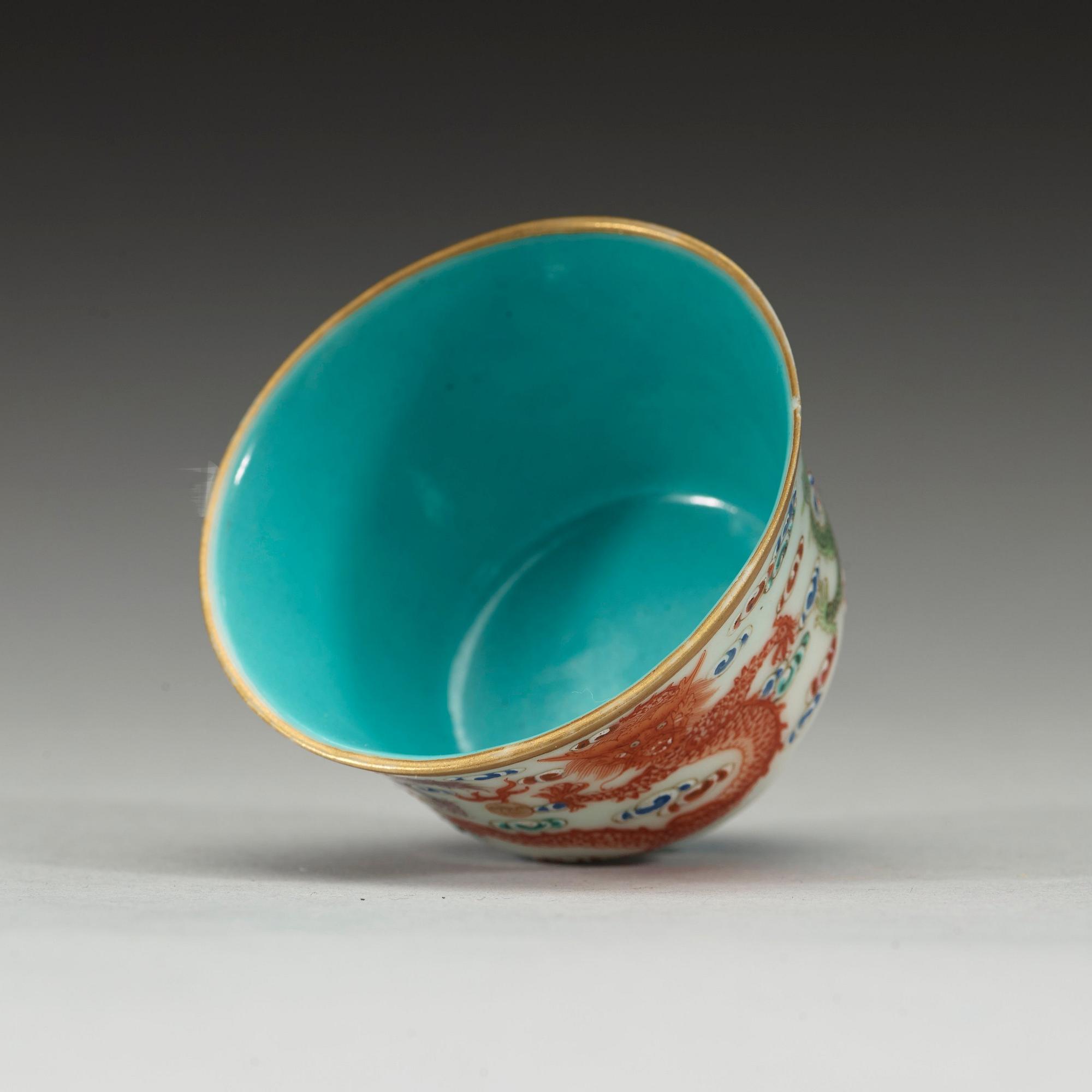 KOPP, porslin, Qingdynastin 1800-tal. Med Daoguangs sigillmärke.