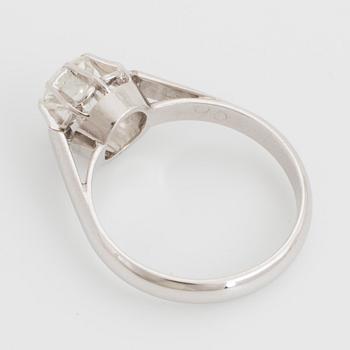 A round brilliant-cut diamond ring.