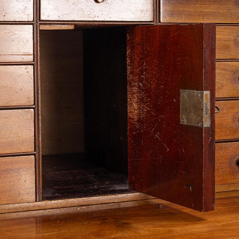 A Gustavian secretaire, around 1800.