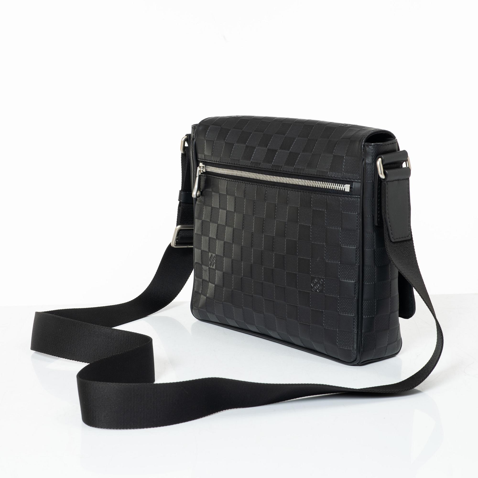 Louis Vuitton, Bag, "District Pm".