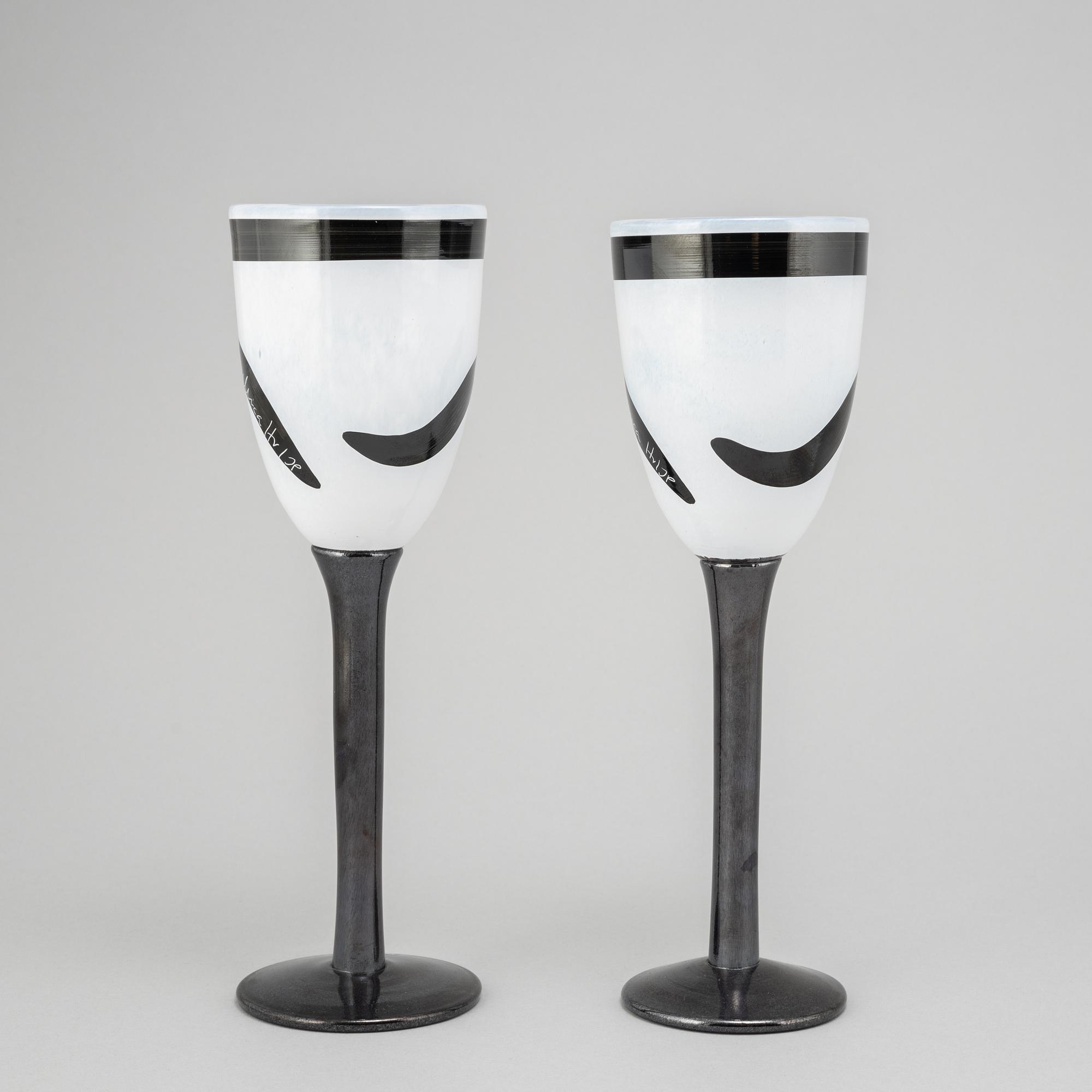 Ulrica Hydman-Vallien, vas, pokal, samt 6 glas, Kosta Boda, signerade.