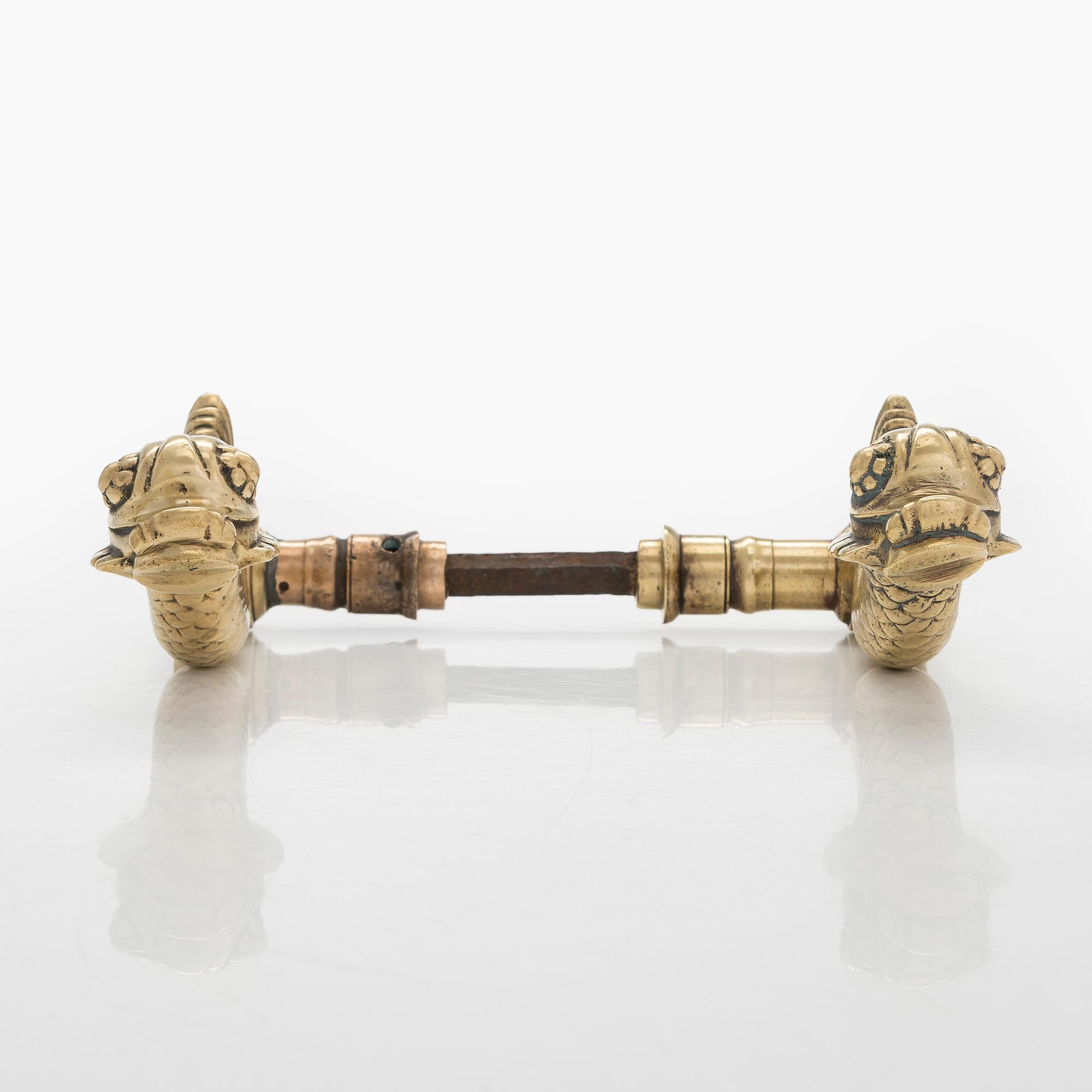 Armas Lindgren, A pair of 1920s brass door handles.
