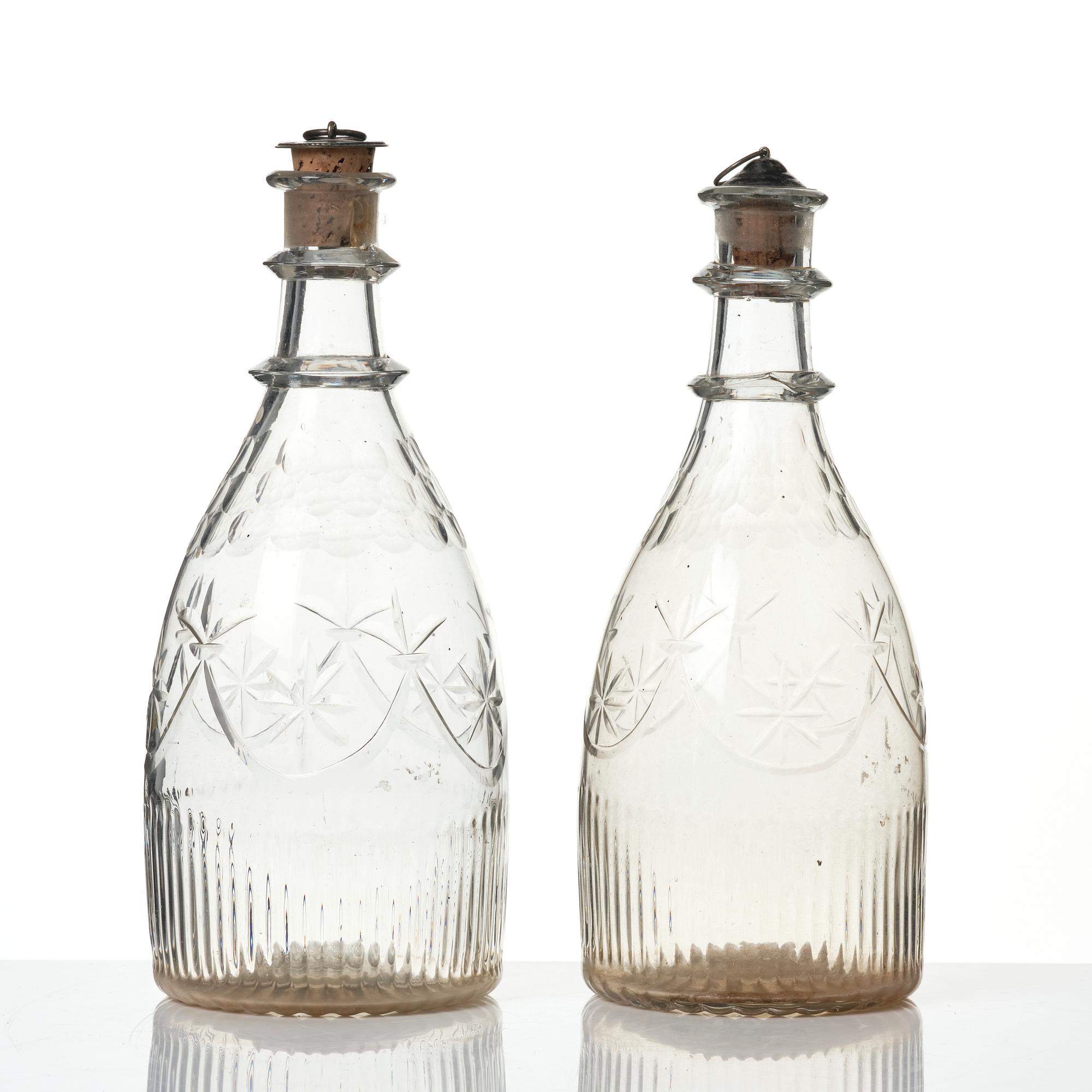 Flaskor, två stycken, glas, 1800-tal.