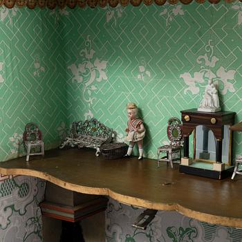 An 18th century cabinet / doll's house.