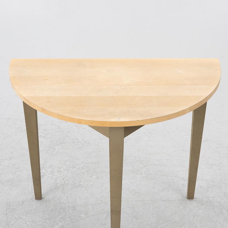 Nirvan Richter, bord, Norrgavel.