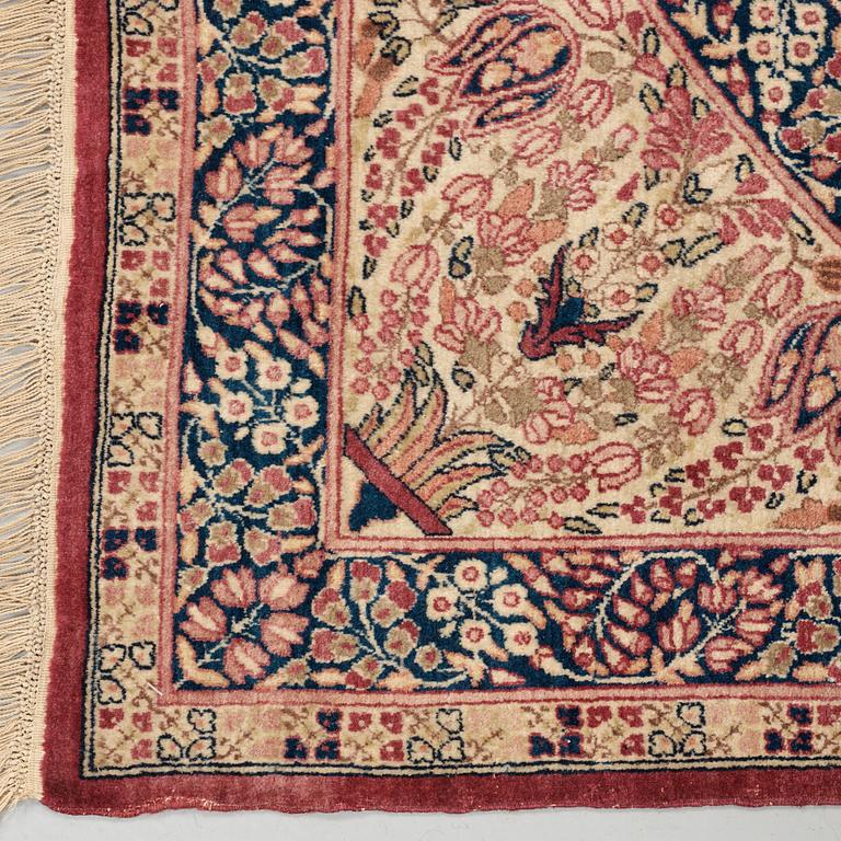 RUG. Antique Kerman Laver Figural. 233,5 x 144 cm.