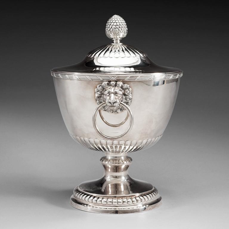 Erik Holmberg, terrin med lock, silver, Lund 1796. Gustaviansk.