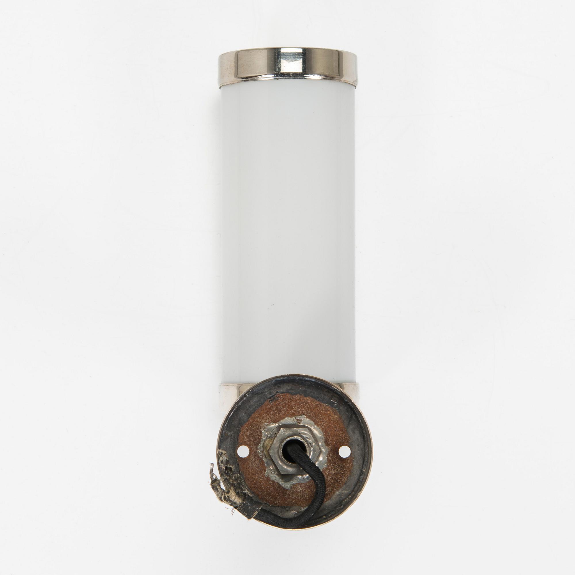 Paavo Tynell, A 1930s model 7260 wall lamp forTaito.