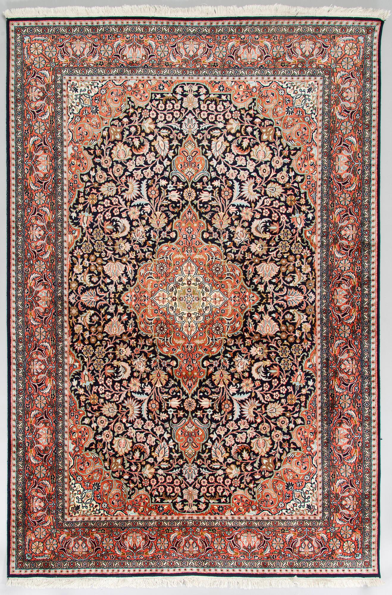 Matta, silk på bomullsvarp, Kashmir, ca 274 x 183 cm.
