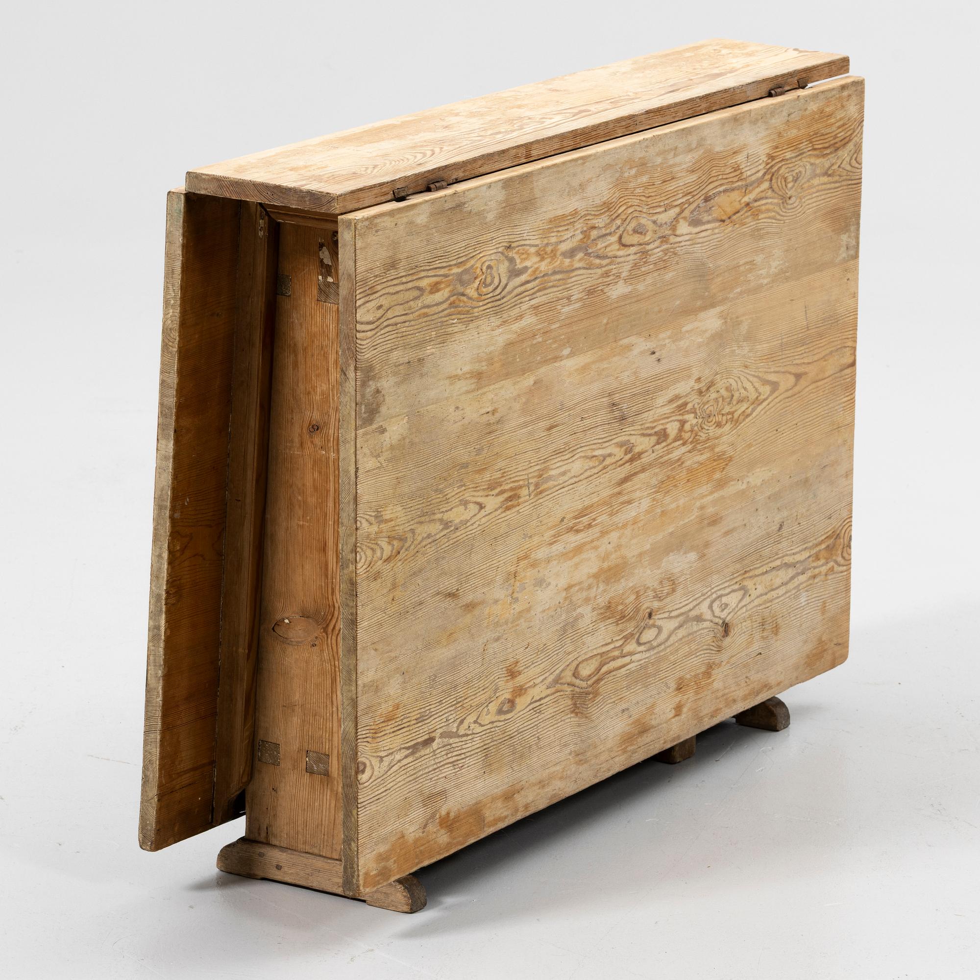 Drop-leaf table, 19th century.
