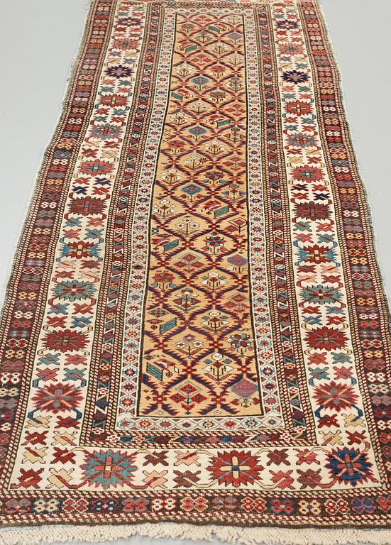 GALLERIMATTA, antik Kuba, ca 289,5 x 97 cm (samt kortsidorna med 1 cm ljusblå soumak).