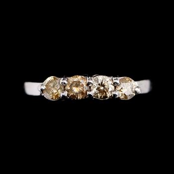 RING, 8 k vitguld, 4 briljantslipade diamanter tot ca 0.72 ct.