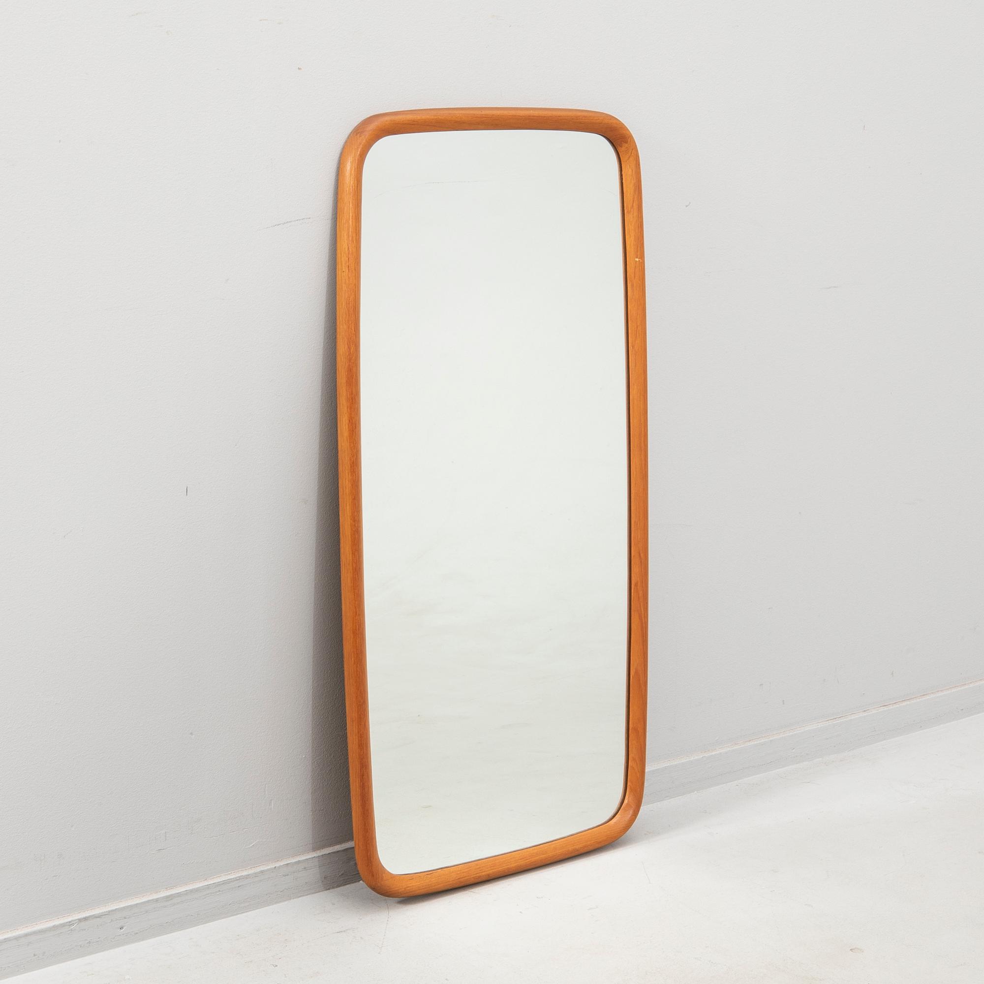 Spegel med hylla samt vägglampa "Runa" Fröseke 1960/70-tal.