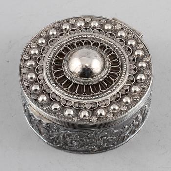 DOSA, silver, troligen Holland, 1900-tal. Vikt 325 g.