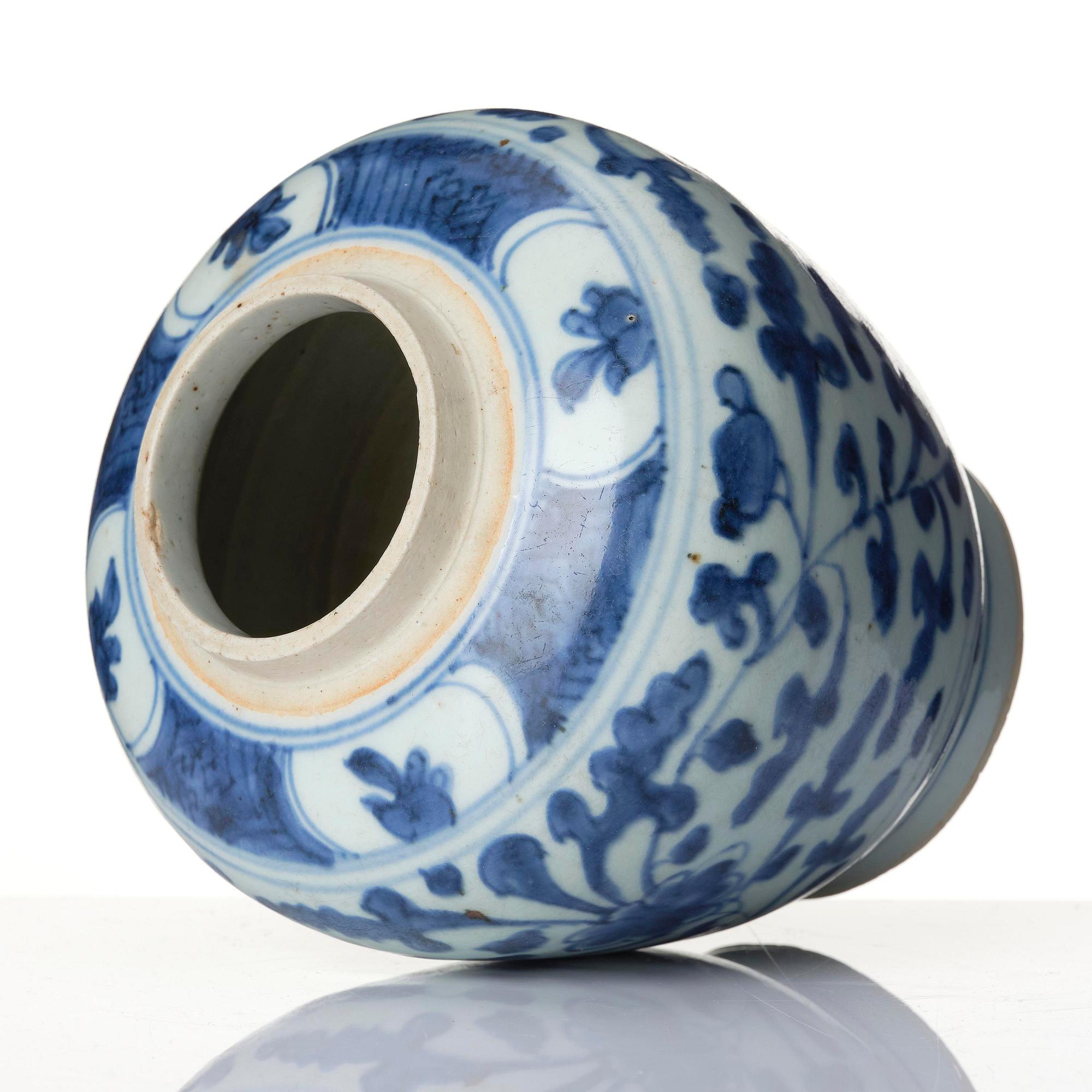 A blue and white jar, Tianqi, 17th century.