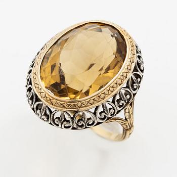 Ring 14K guld och silver med en fasettslipad citrin.