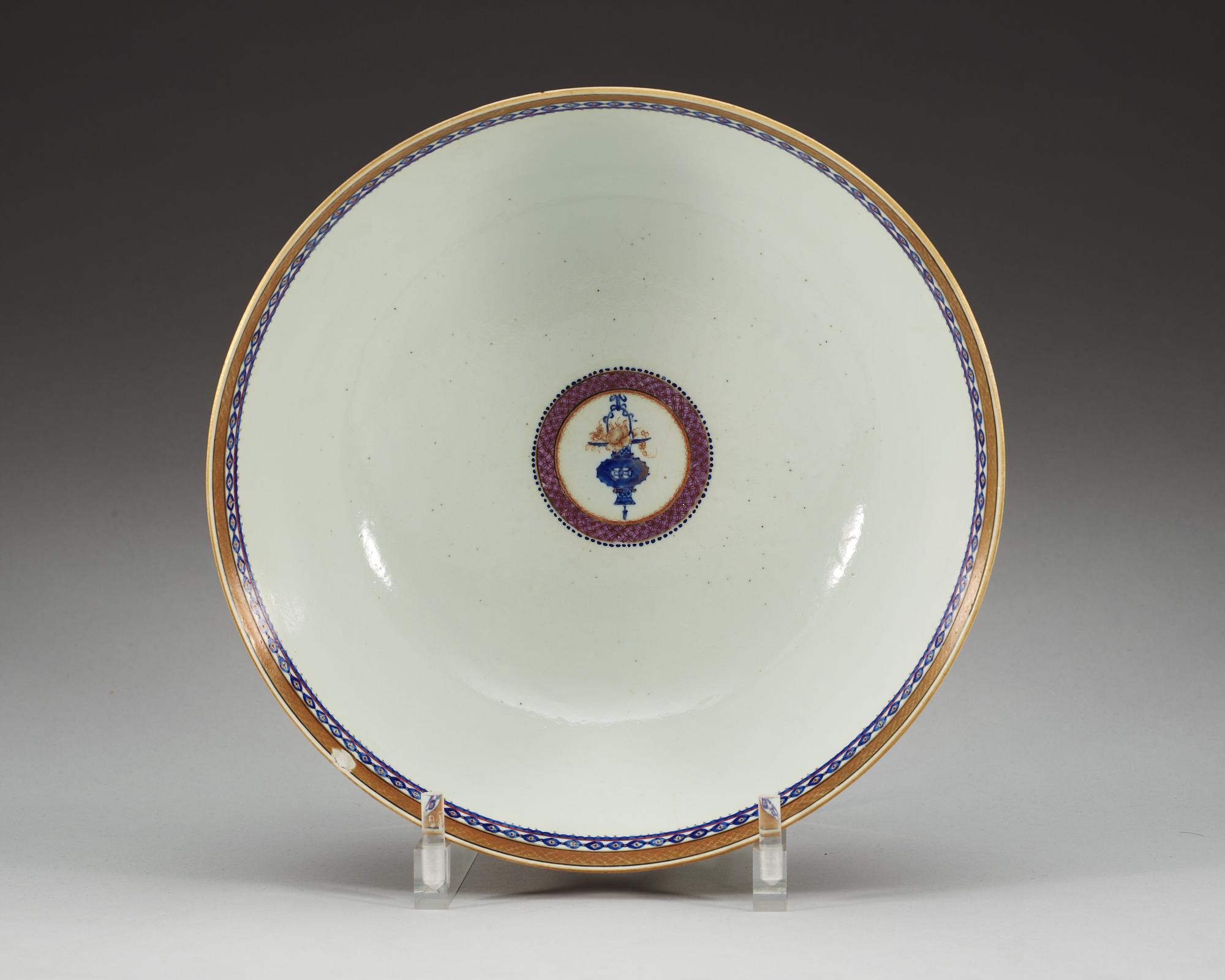 A famille rose punch bowl, Qing dynasty, Qianlong (1736-95).