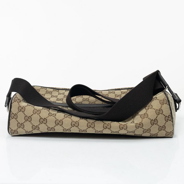 Gucci, bag, "Messenger bag" and toiletry bag.