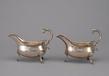 KASTIKEKANNUPARI, sterling hopeaa Lontoo 1772. Paino 384 g.