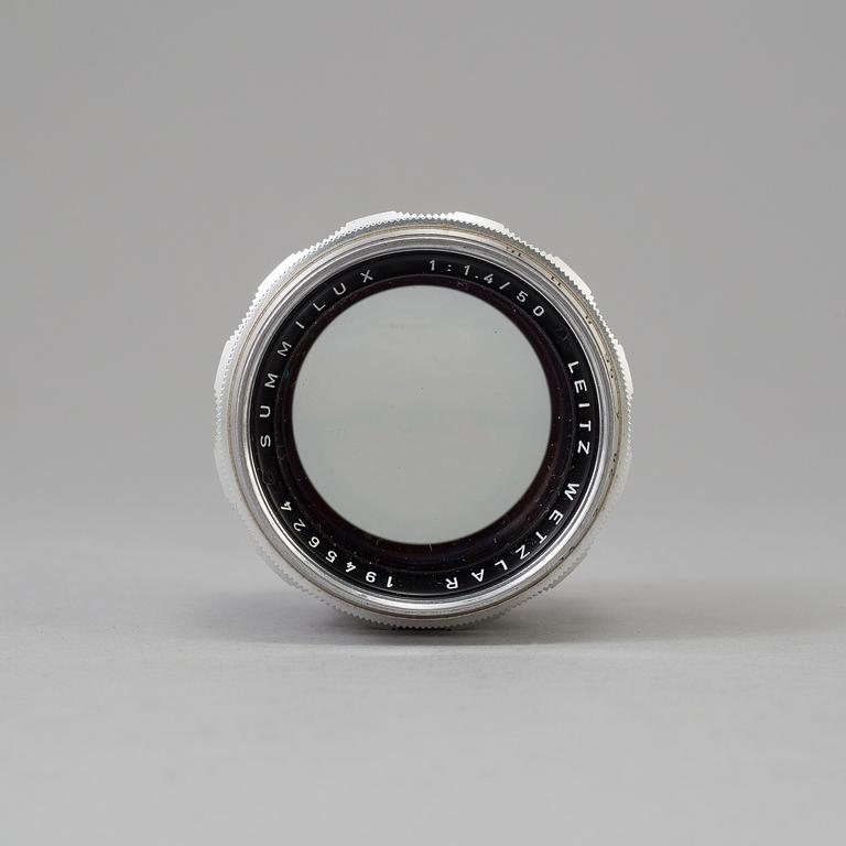 A chrome body Leica M4 no 1208039 from Wetzlar 1968. With Summilux 1:1.4/50.
