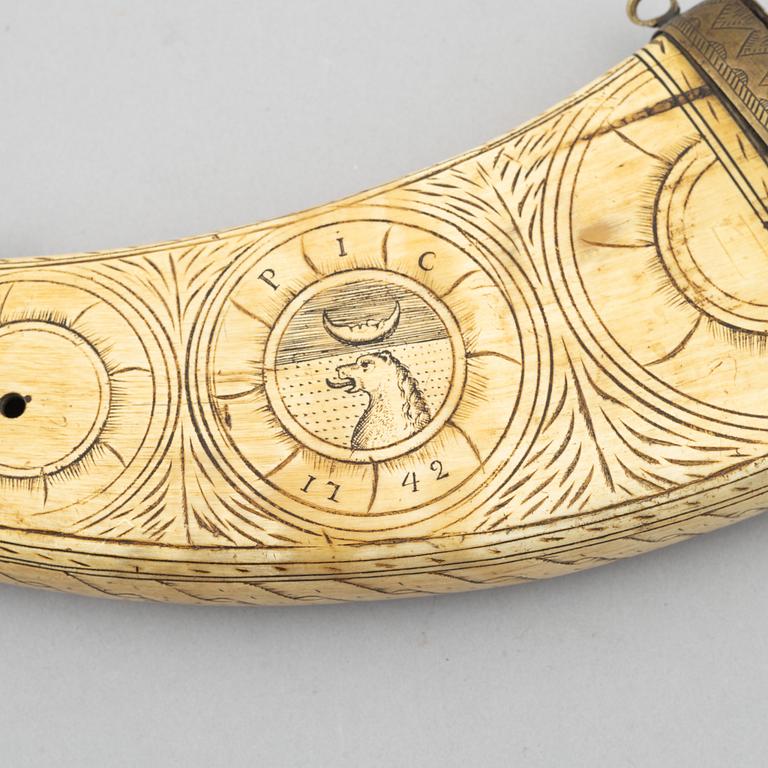 Kruthorn, barock, daterat 1742.