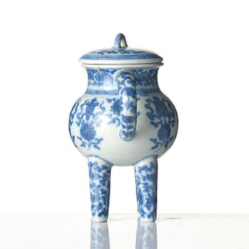 A blue and white 'Bajixiang' ewer, Qing dynasty with Qianlong mark.