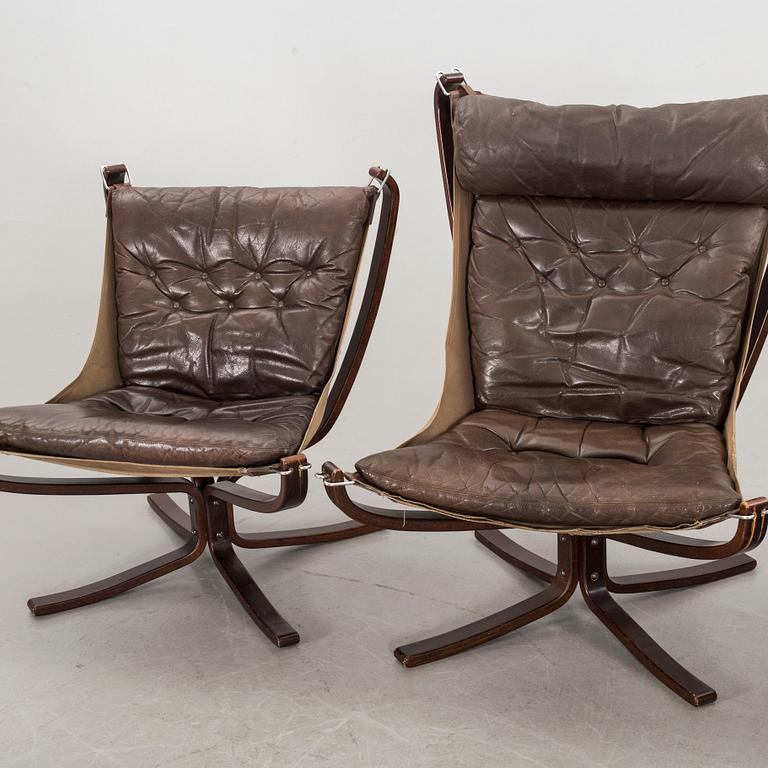 SIGURD RESSEL, fåtöljer, 4 st, och ett bord, "Falcon", Vatne Möbler Norge, 1970-tal.