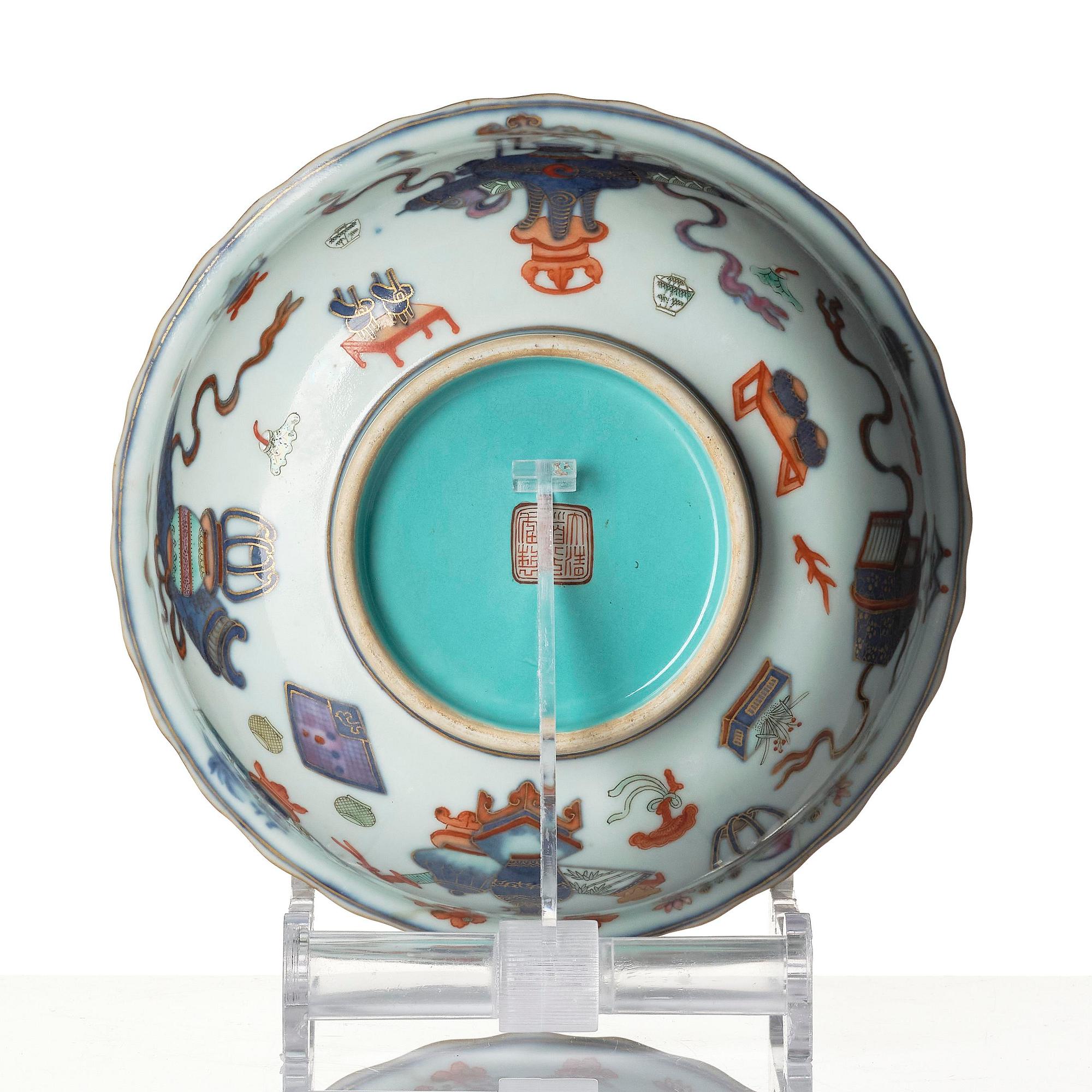 A Chinese bowl, Qing dynasty with Daoguang mark and of the period (1821-50).