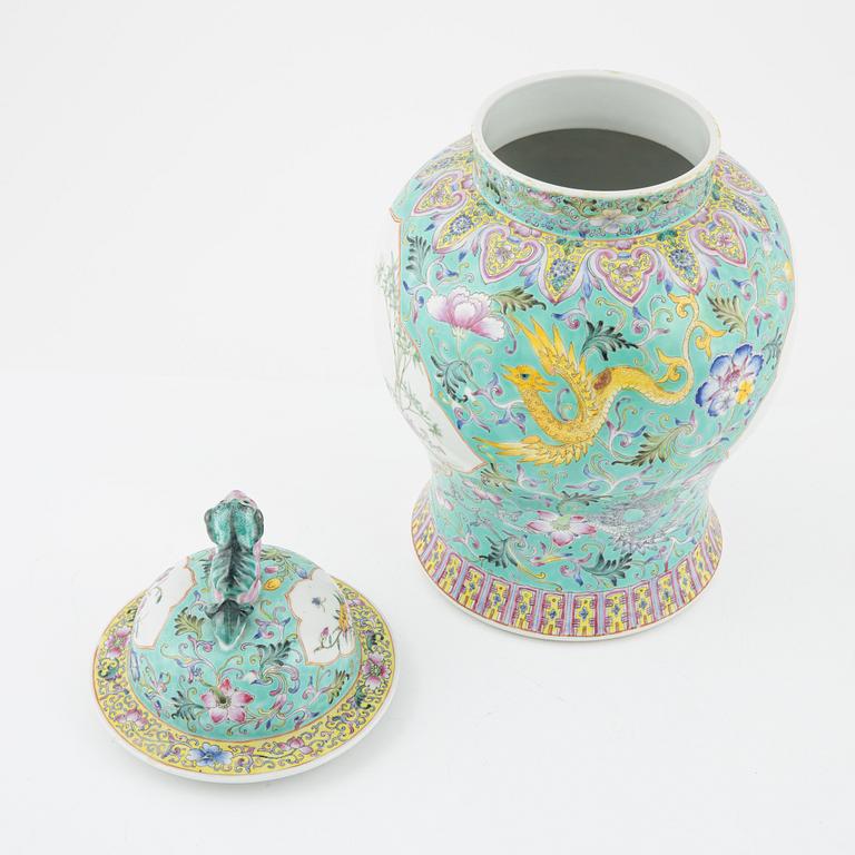 A porcelain lidded urn, China, 20th Century.