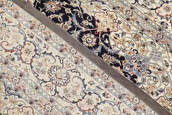 A part silk Nain carpet, so-called 6LAA, approx. 320 x 200 cm.