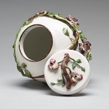 POTPOURRIURNA med LOCK, fajans. Marieberg, 1700-tal.