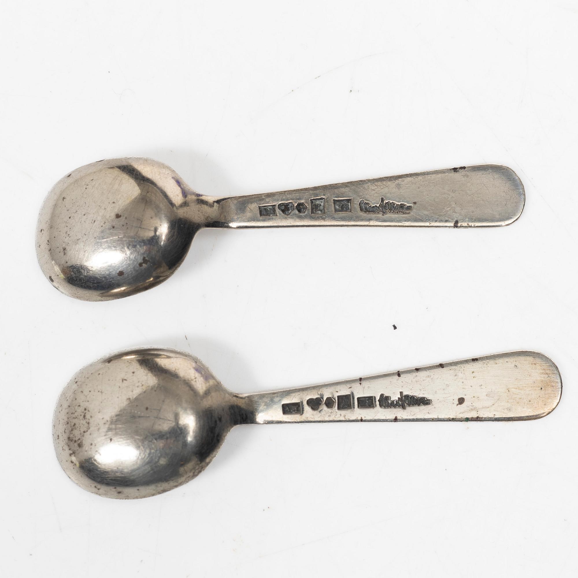 Wiwen Nilsson, A pair of silver salt cellars with spoons, 1949–1950.