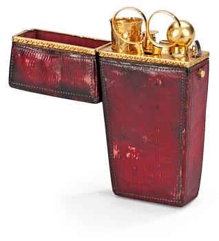 597. A 19th cent small gold and leather sew case, marks of Jöns P. Möller, Helsingborg 1807-31.