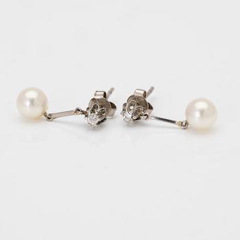 18K white gold earrings with cultured pearls and diamonds.
