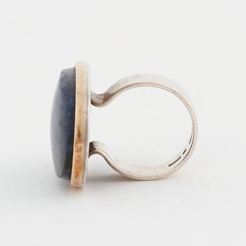 A sodalite ring by Anders Högberg, Göteborg, 1989.