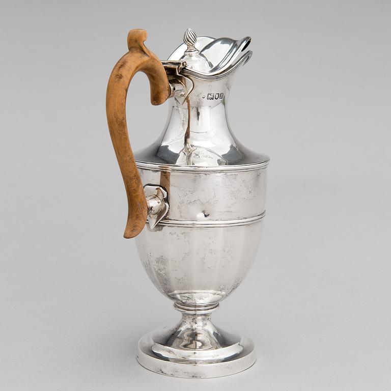 A sterling silver pitcher with wooden handle, London 1903.