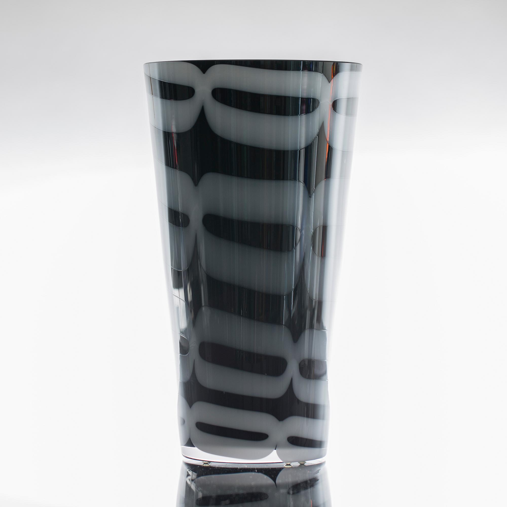 INGEGERD RÅMAN, vas, glas, signerad Orrefors Limited 2003 9032-88 Ingegerd Råman 7-70.