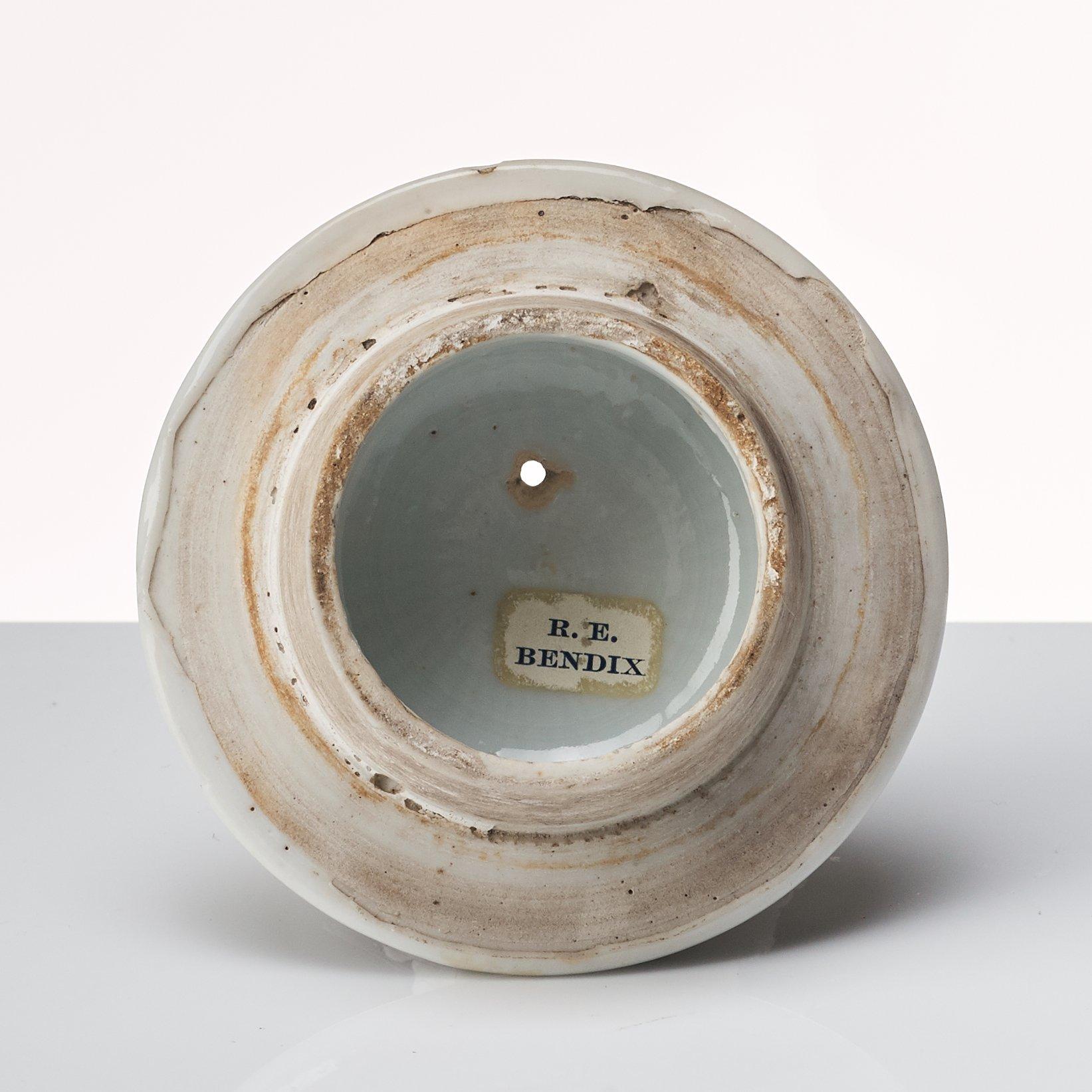A grisaille and gold tea pot with cover, Qing dynasty, Qianlong (1736-95).