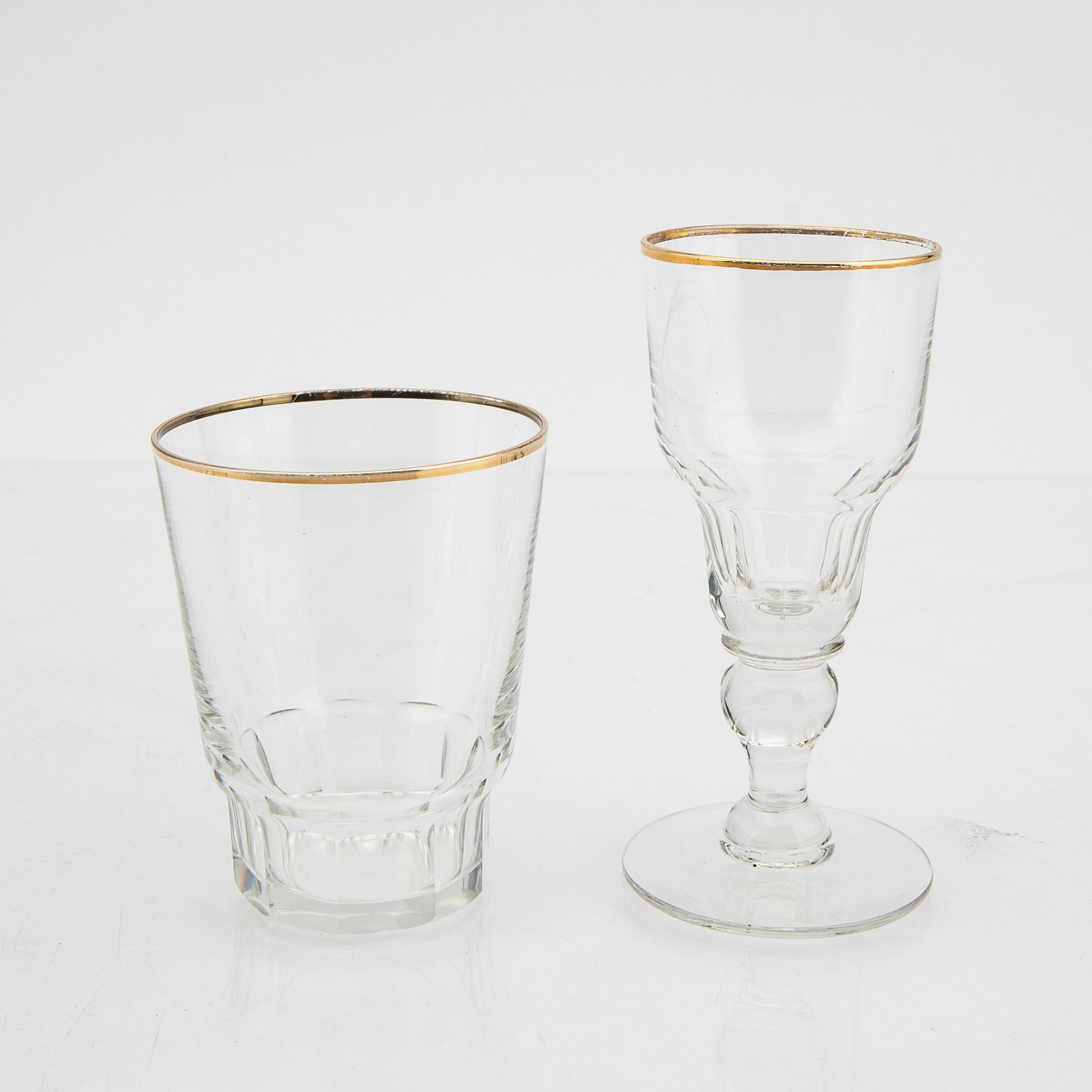 A 1940s 62 pcs glass service.