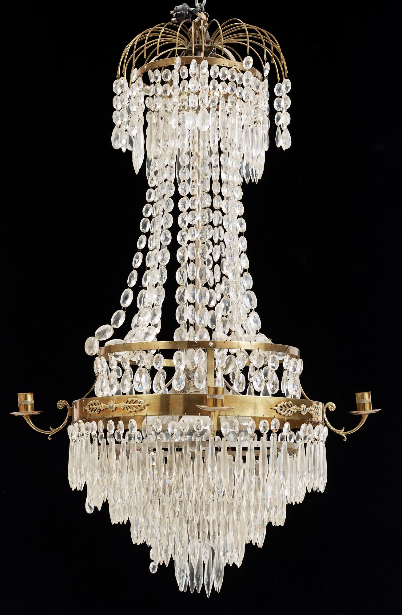 LJUSKRONA, empirestil, 1900-talets första hälft. Höjd ca 88 cm.