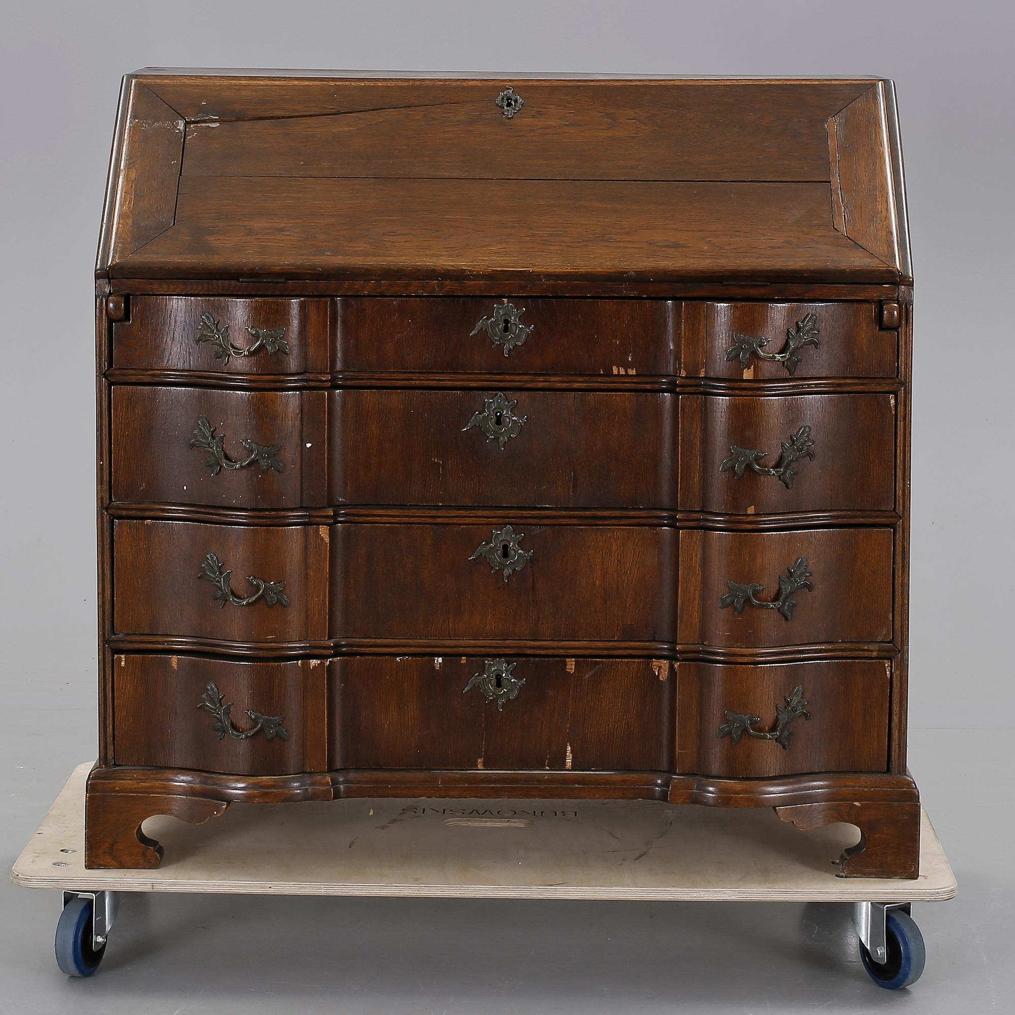 SNEDKLAFFSEKRETÄR, senbarockstil, 1800-tal.