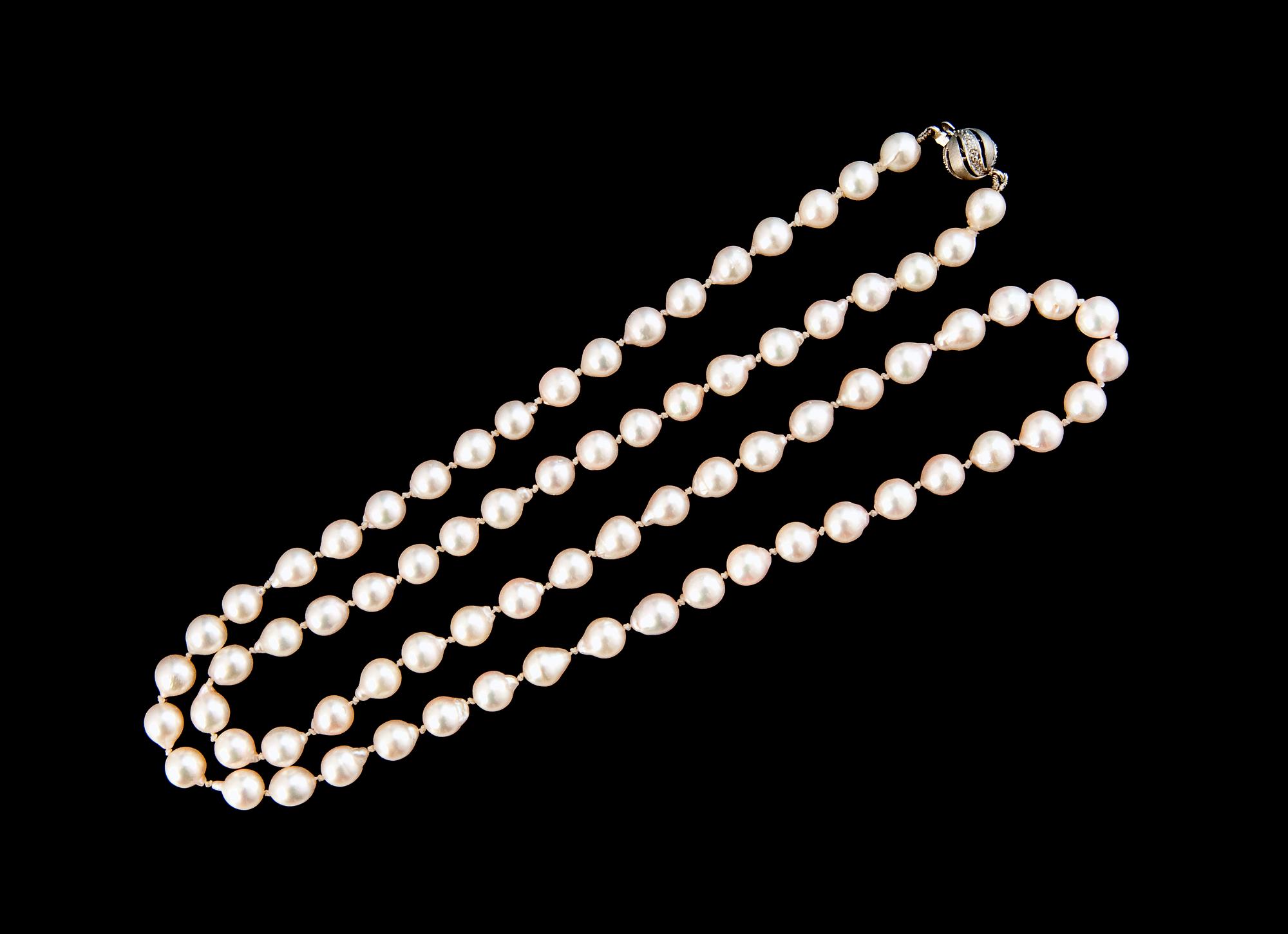 PÄRLHALSBAND.